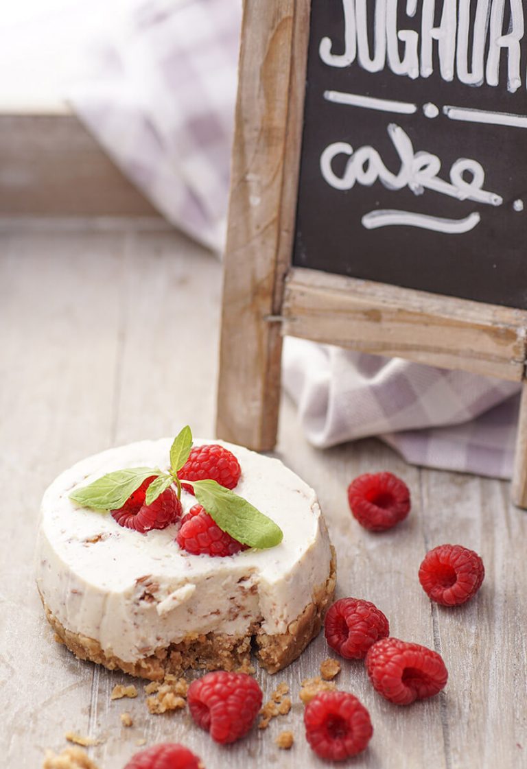 Quarktörtchen ohne backen - Rezept mit Keksboden und Himbeeren