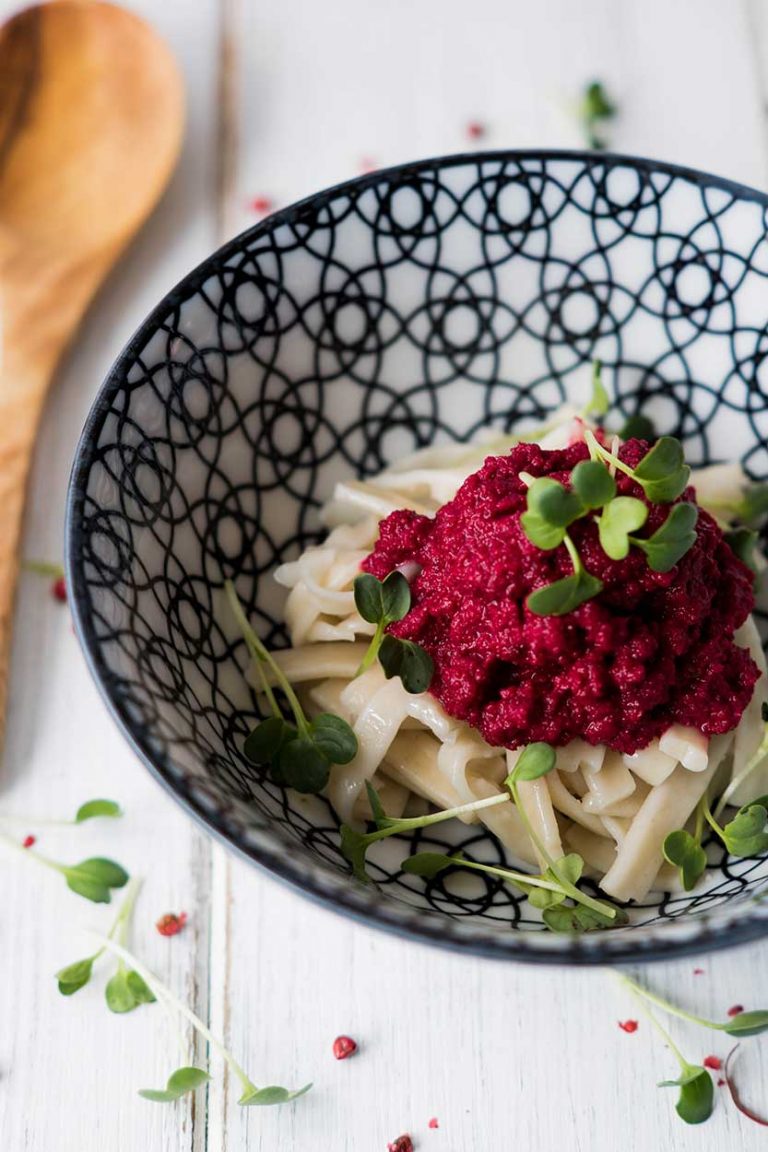 Rote-Beete-Erdnuss-Pesto - Veganes Rezept zum selber machen