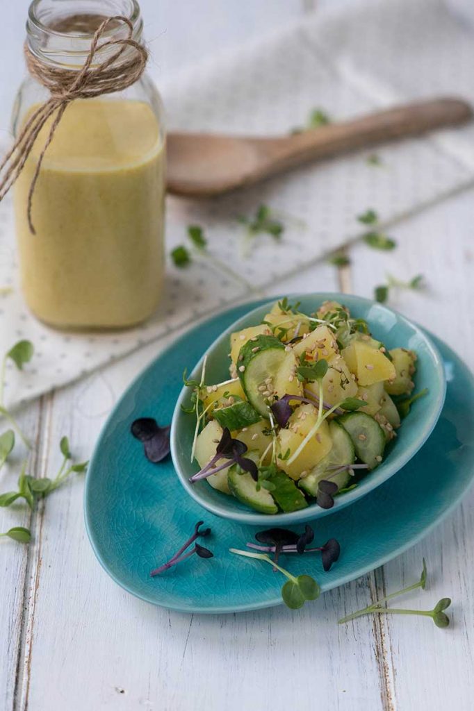 Kartoffel-Gurken-Salat - einfaches Rezept mit Curry