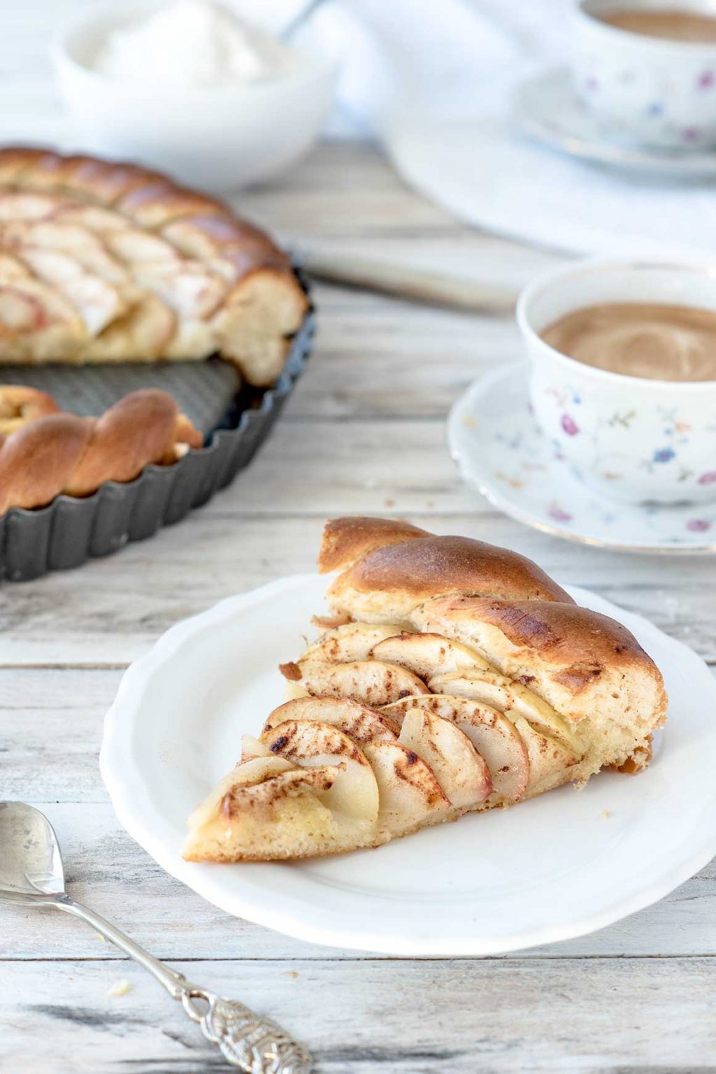 Apfelkuchen mit Hefeteig vom Blech - veganes Rezept