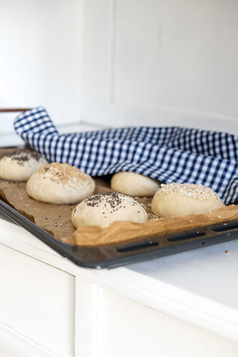 Burger Buns mit Sesam selber machen veganes Rezept