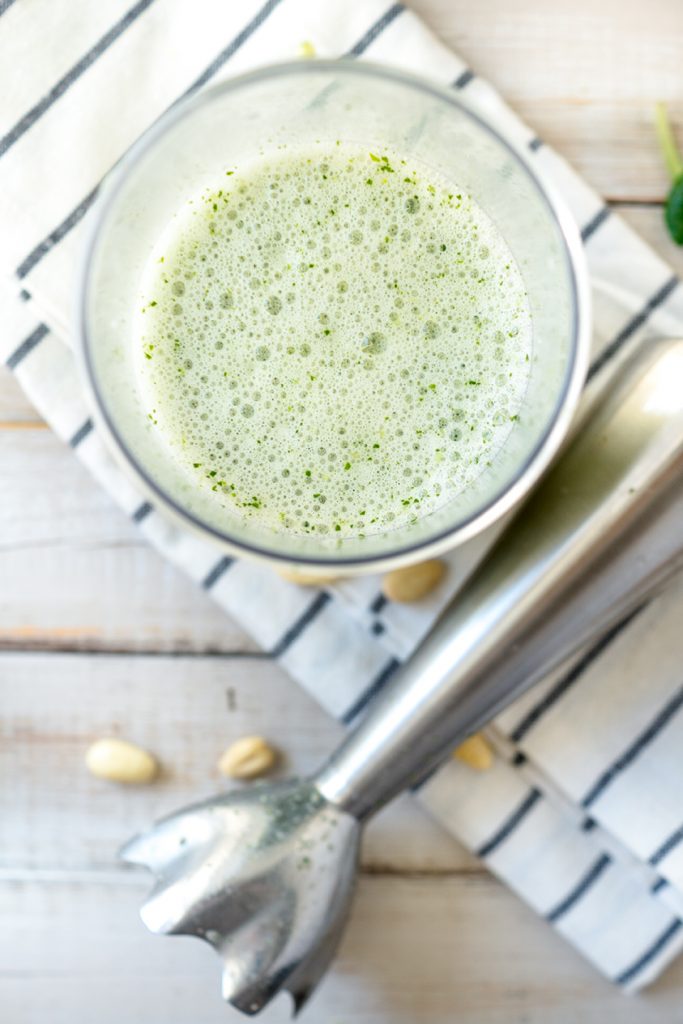 Grüner Smoothie mit Feldsalat und Banane - Veganes Rezept