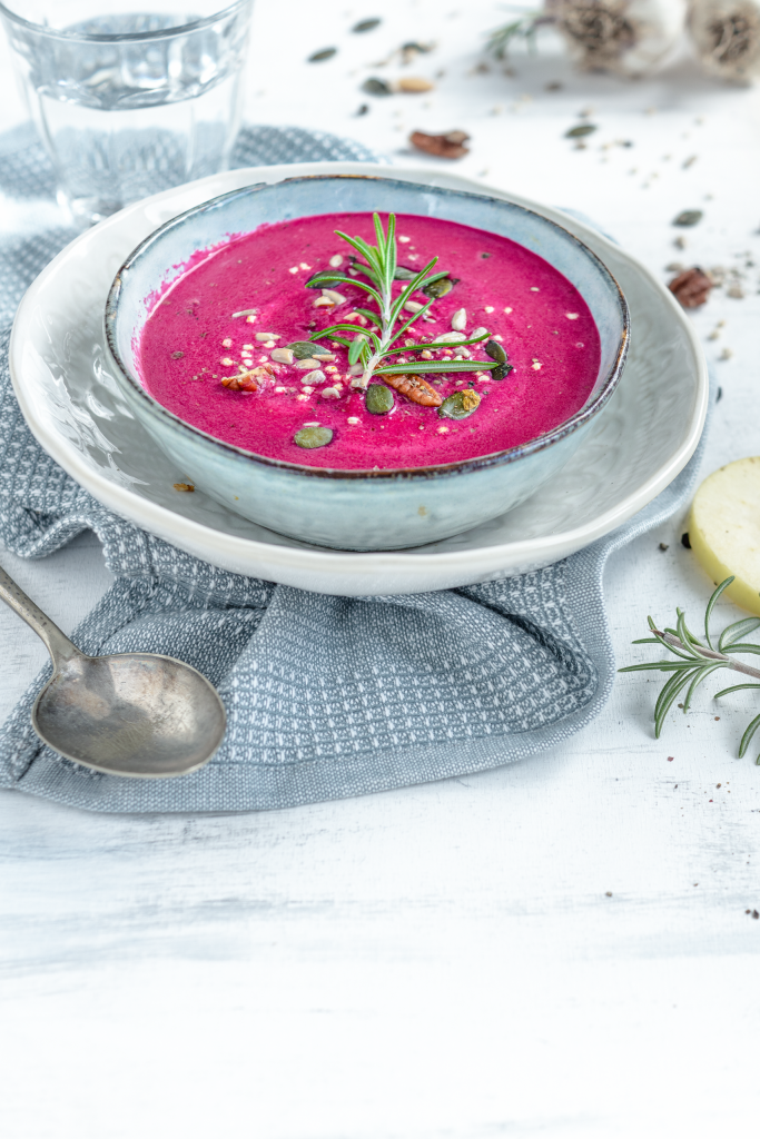 Rote Beete Apfel Suppe - schnelles Rezept mit Rosmarin